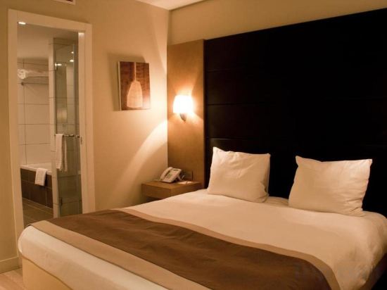 Фото B-aparthotel Grand Place