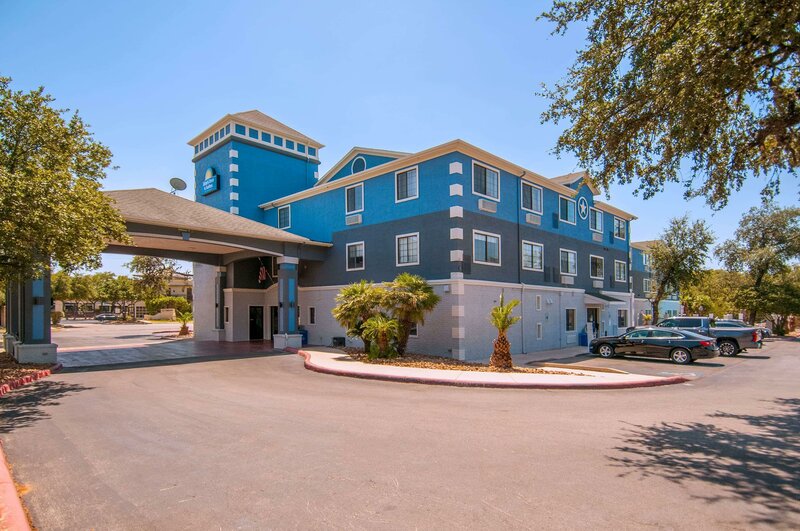 Гостиница Days Inn by Wyndham Suites San Antonio North/Stone Oak в Сан-Антонио