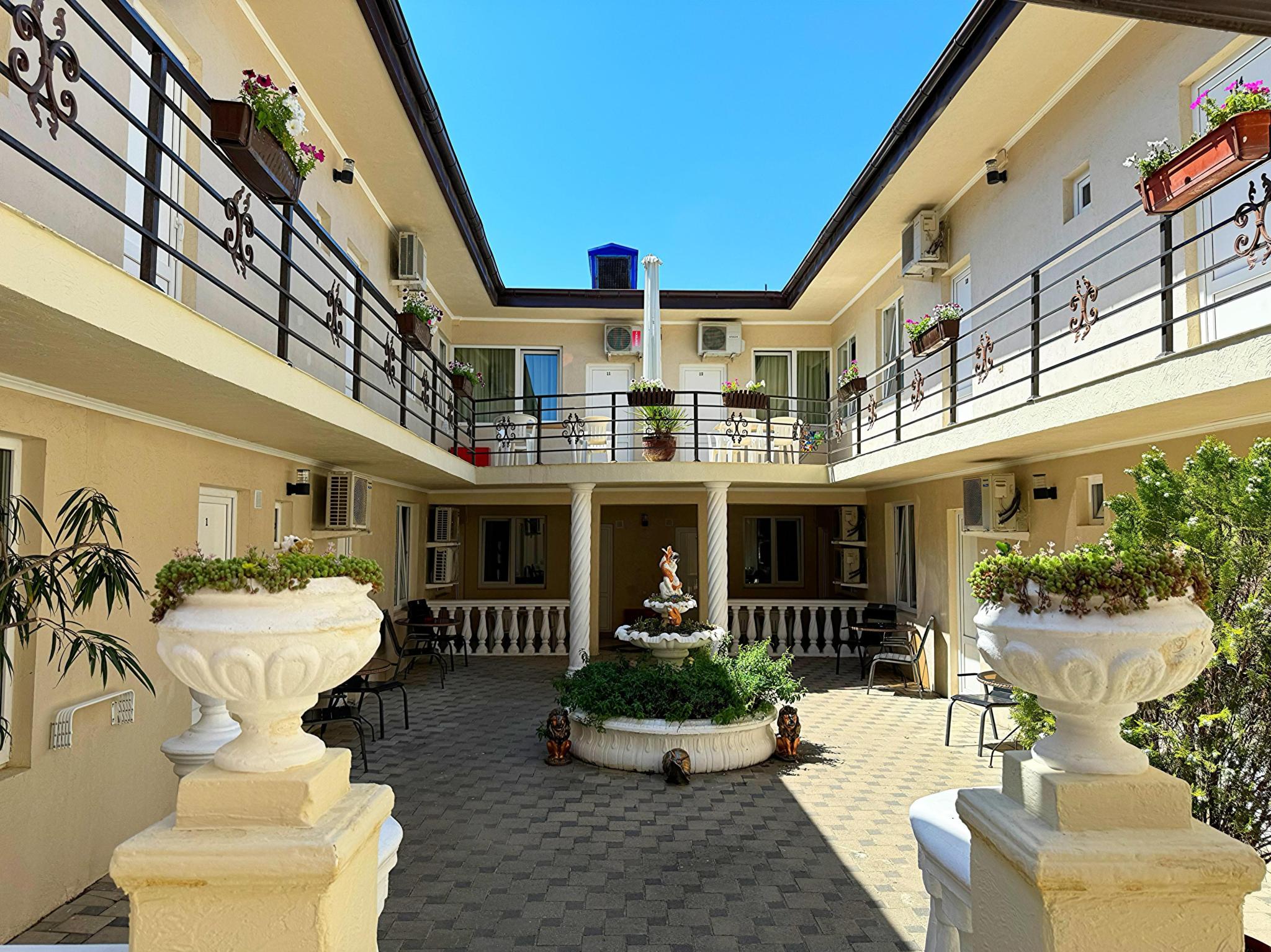 Фото отеля 1