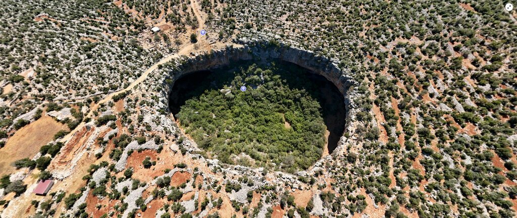 Landmark, attraction Aşağı Dünya Sinkhole, Silifke, photo