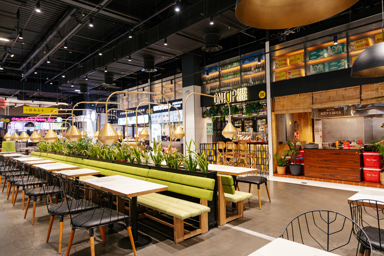 «7 популярных фуд-холлов Санкт-Петербурга» фото материала