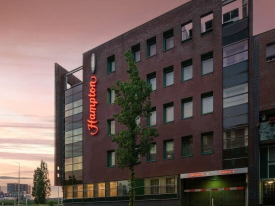 Фото Hampton by Hilton Amsterdam Centre East