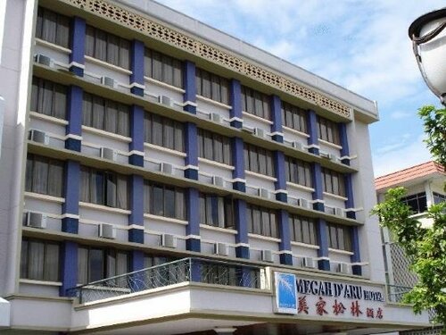Внешний вид отеля Megah D'Aru Hotel в Танджунг-Ару, фото 1