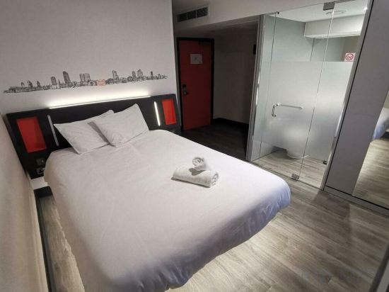 Фото EasyHotel Cardiff