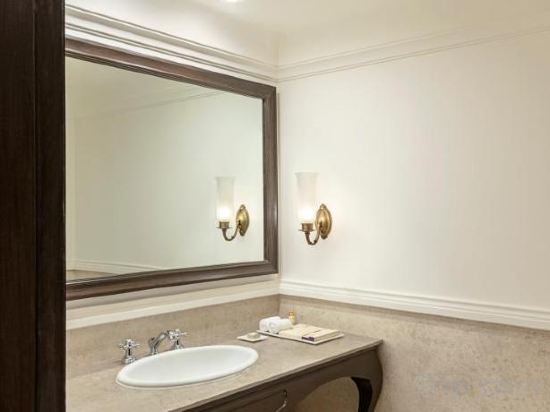 Фото Aurika, Udaipur - Luxury by Lemon Tree Hotels