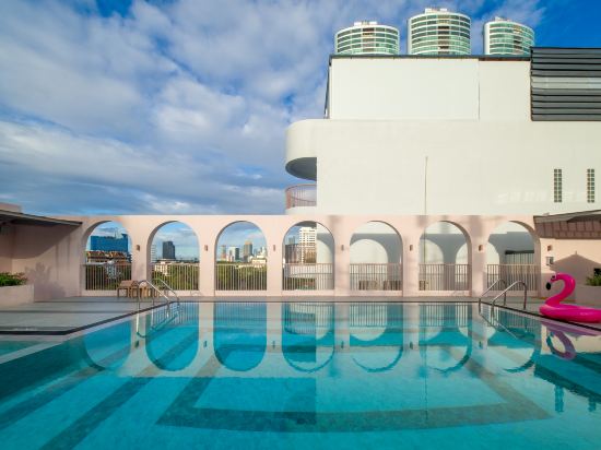 Фото Away Bangkok Sukhumvit