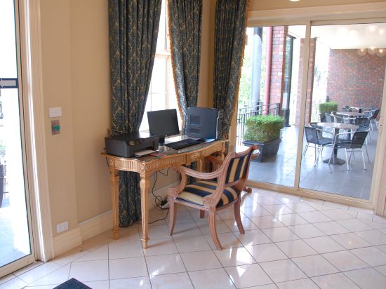 Фото Canterbury International Hotel