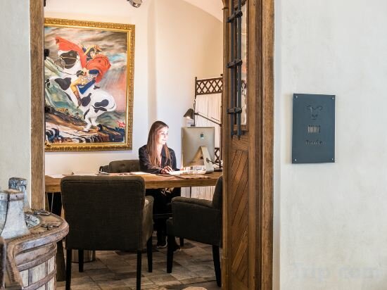 Фото MOOo by the Castle