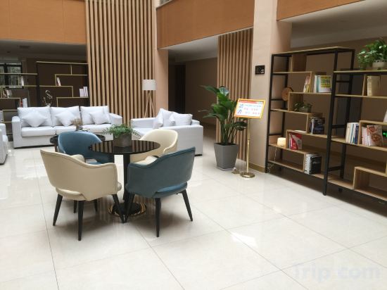 Фото Lin'an Academic Exchange Center