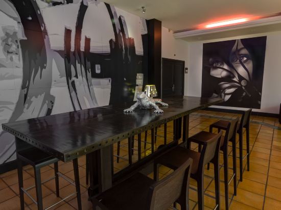 Фото Hôtel Arles Plaza