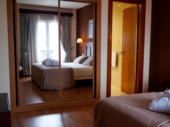 Фото Hotel Santiago de León