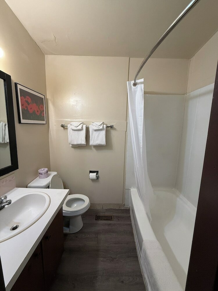 Фото Thriftlodge Edmonton