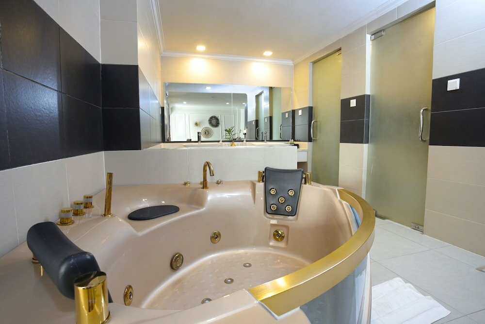 Фото Queenco Hotel & Casino