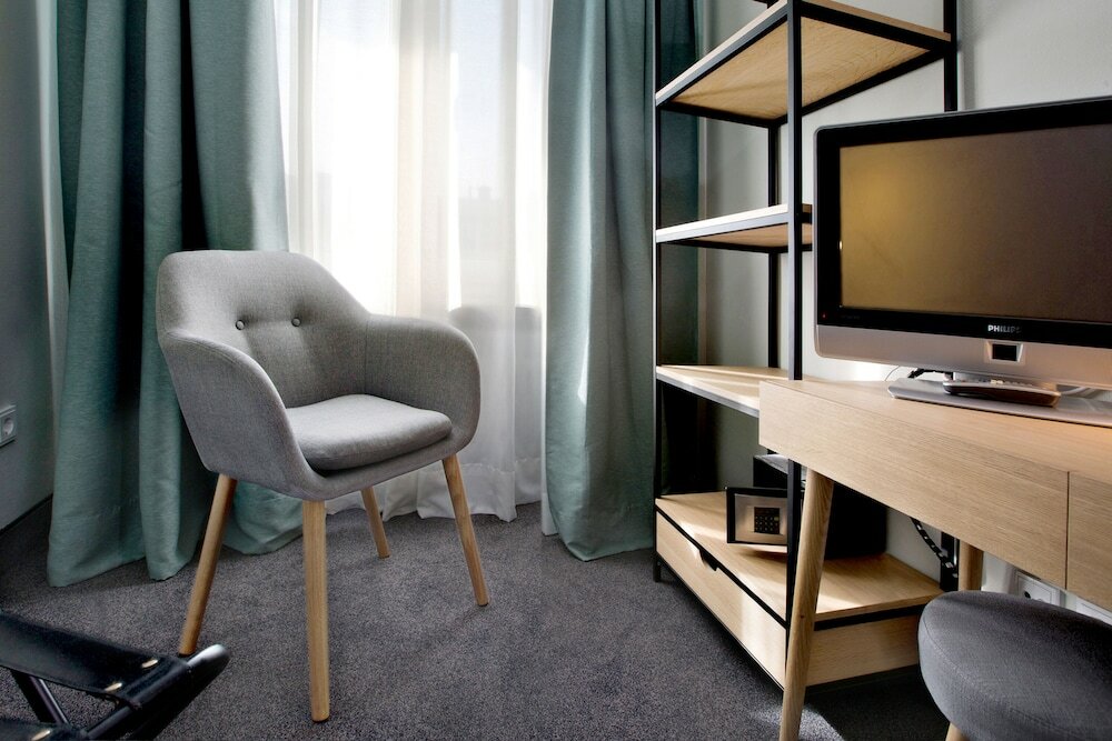 Фото Hotel Rotkreuzplatz