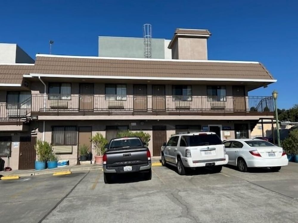 Фото Crown Lodge Motel Oakland