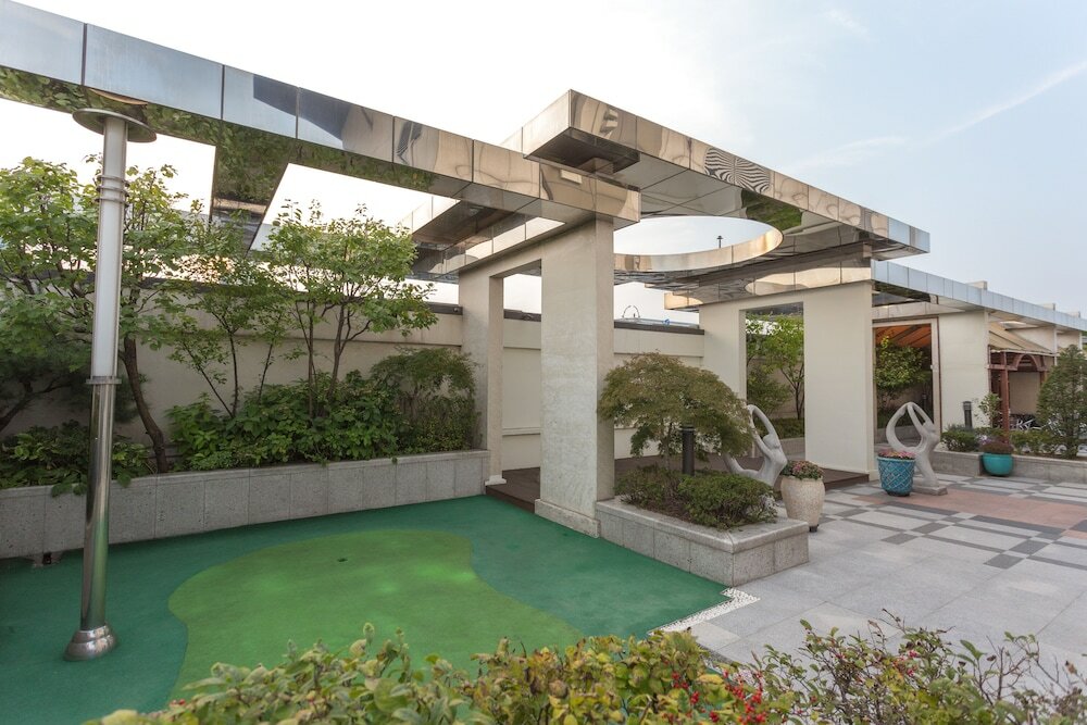 Фото Yeoksam Artnouveau City Hotel and Residence