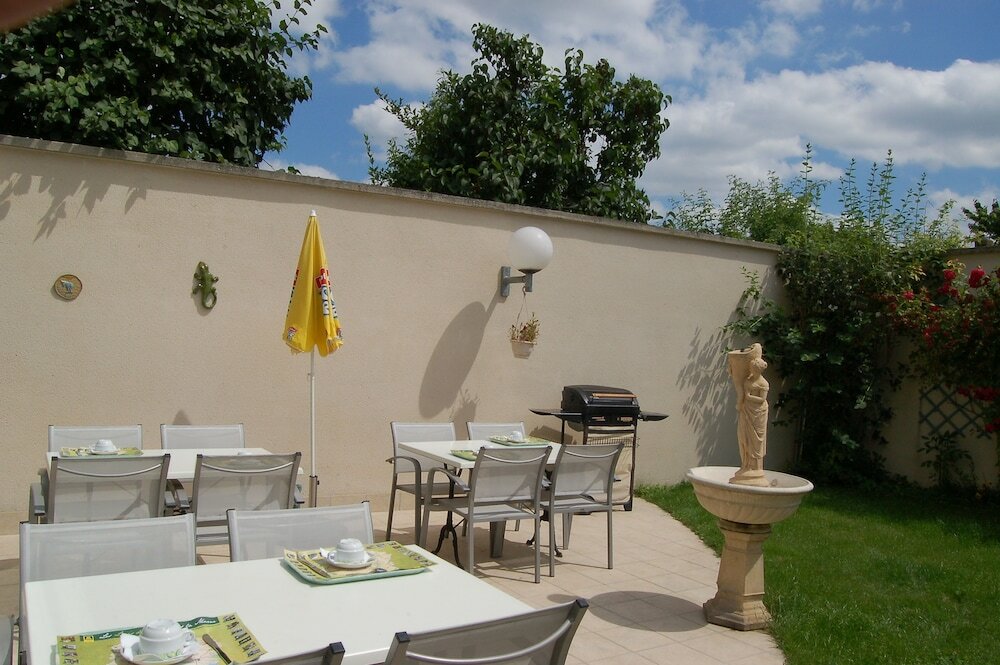 Фото Logis Hôtel Au Tambour