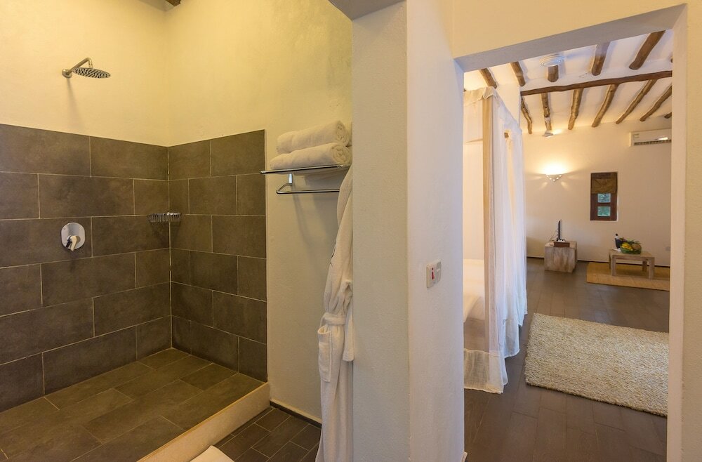 Фото Konokono Beach Resort and Isaraya Over Water Villa