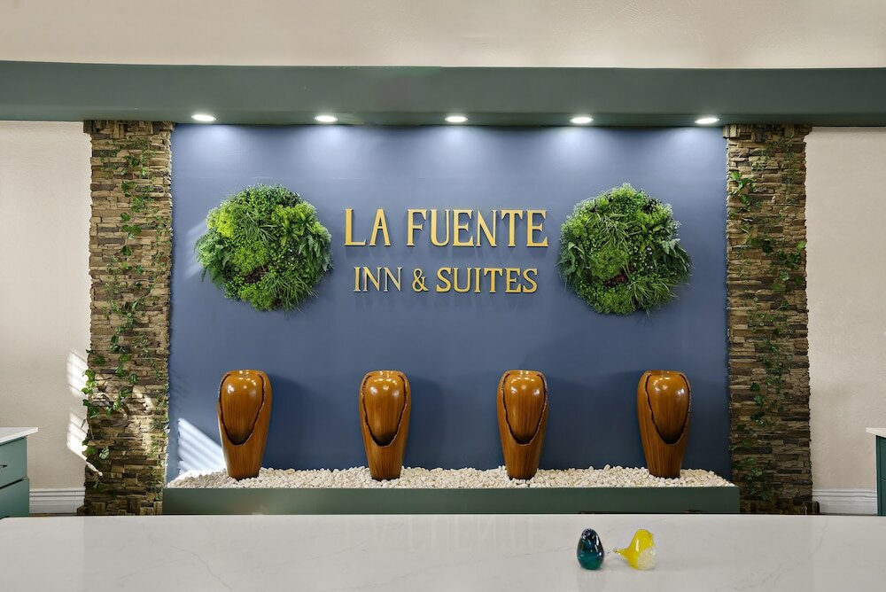 Фото La Fuente Inn & Suites