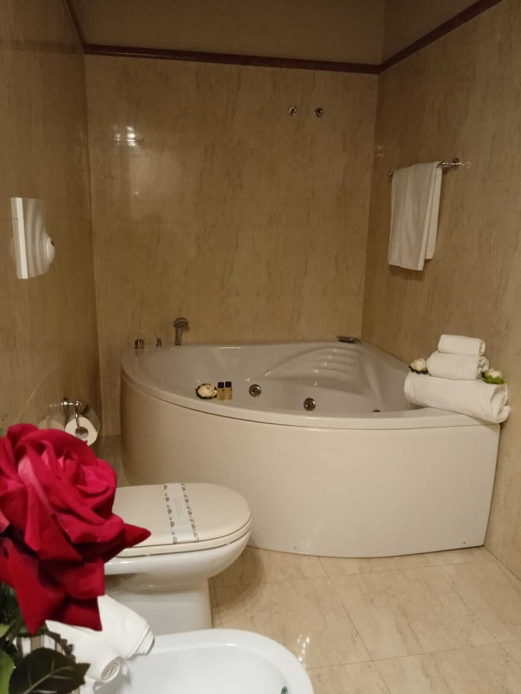 Фото Castello Castriota Scanderbeg Suites De Charme