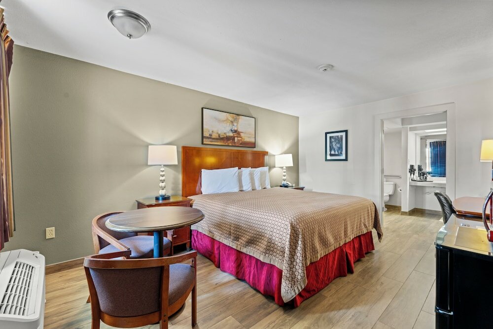 Фото Marina Inn & Suites Chalmette