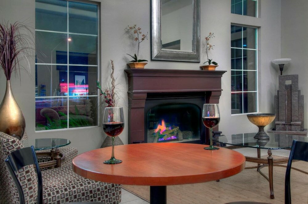 Фото University Park Inn & Suites