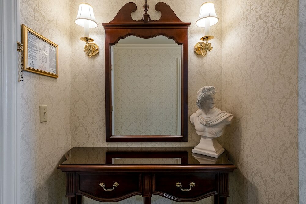 Фото Bristol Hotel, Boutique Collection