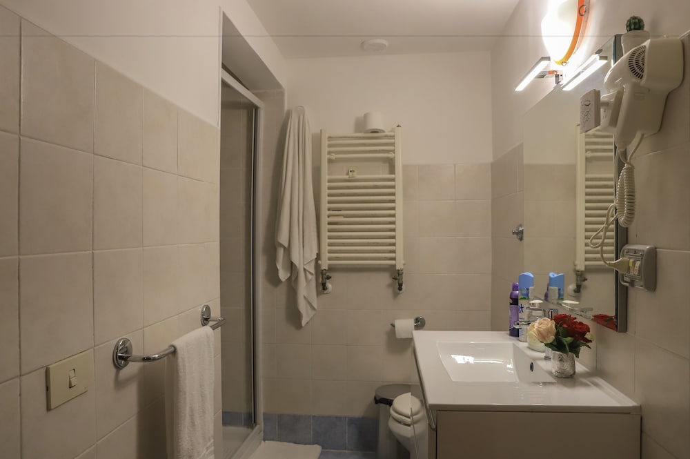 Фото Roman Holidays Hostel