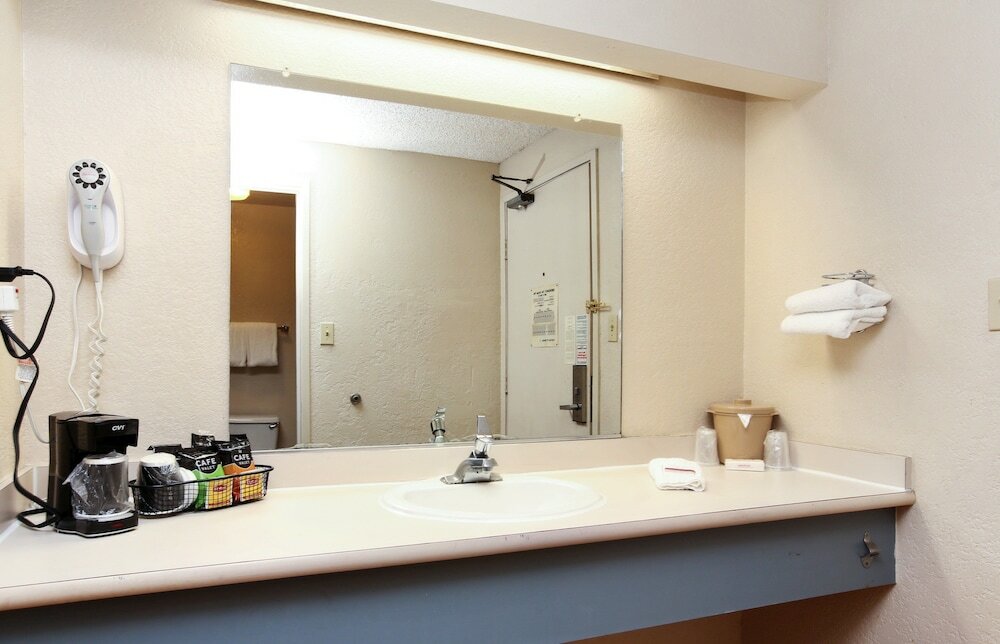 Фото Red Roof Inn Santa Ana