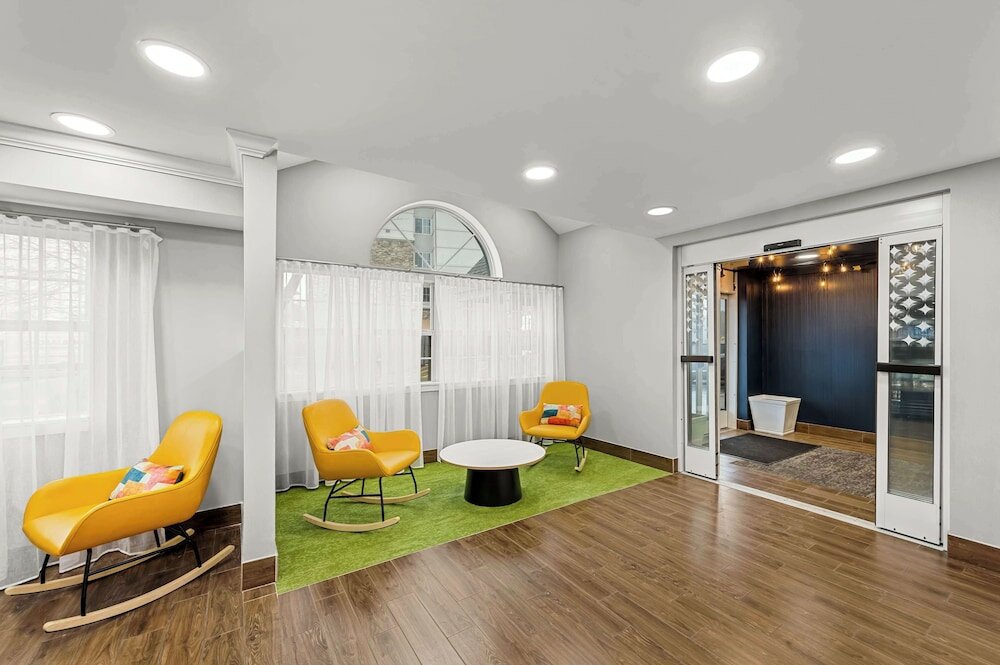 Фото Comfort Inn & Suites Airport Dulles - Gateway