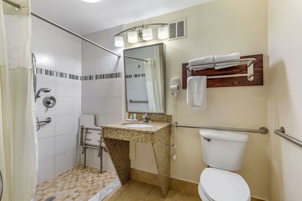 Фото Quality Inn Windsor Mill