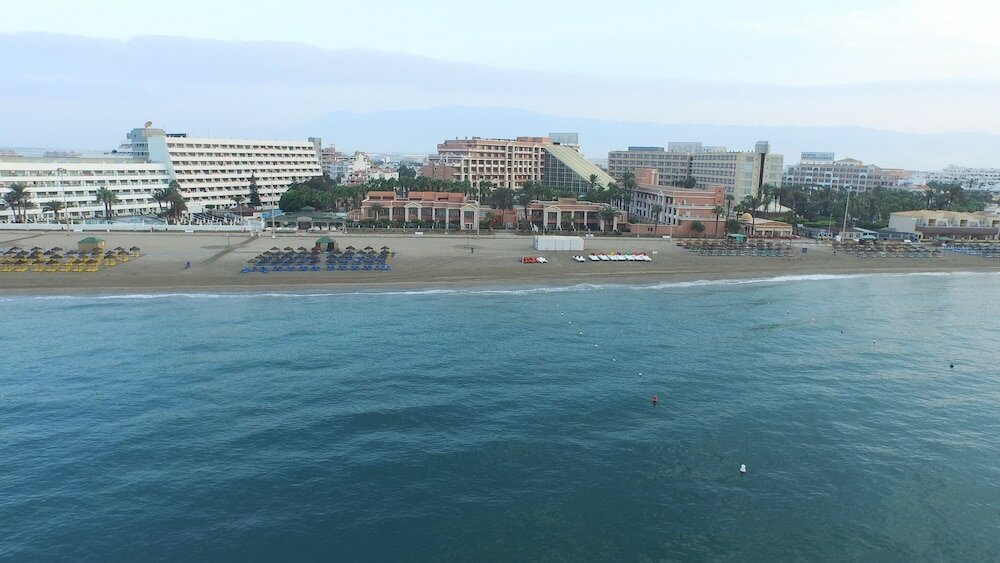 Фото Playacapricho Hotel