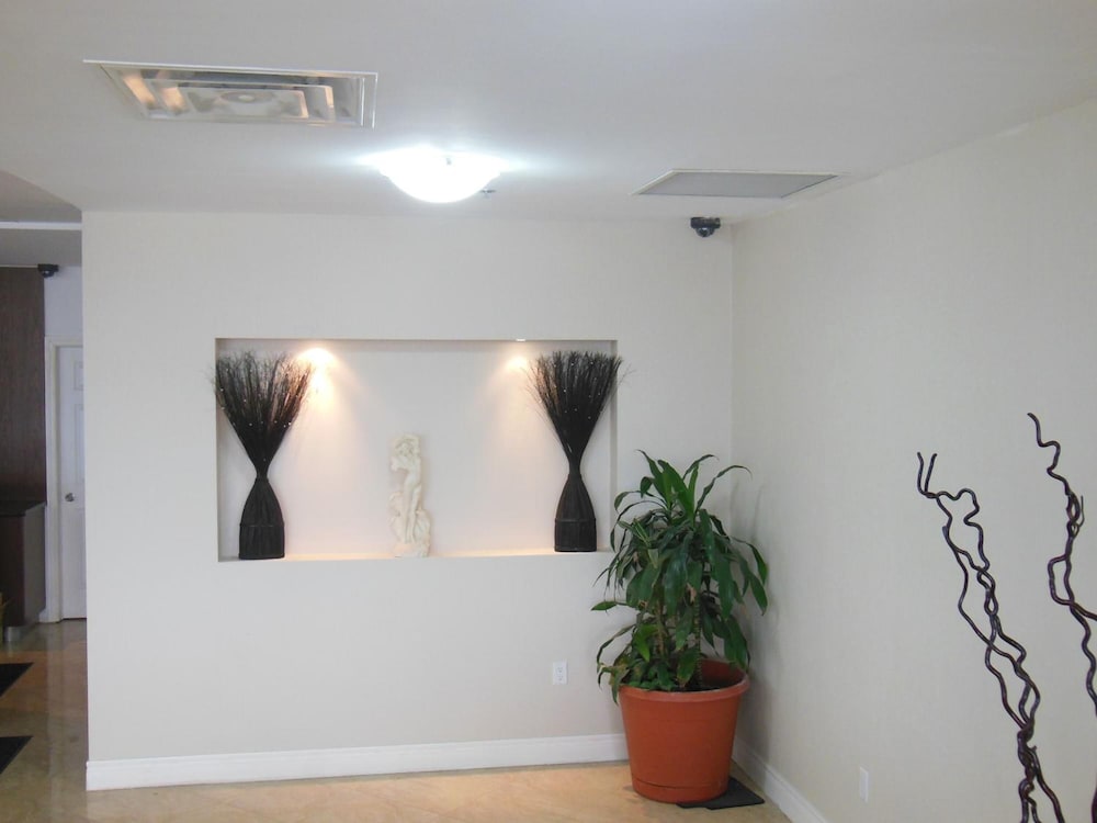 Фото Nu Hotel Toronto