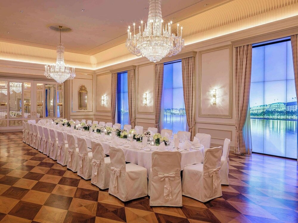 Фото Fairmont Hotel Vier Jahreszeiten