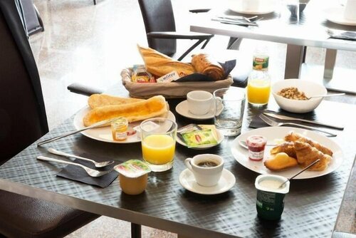 Внешний вид отеля Hôtel Le Saint Germain в Ольне-су-Буе, фото 4