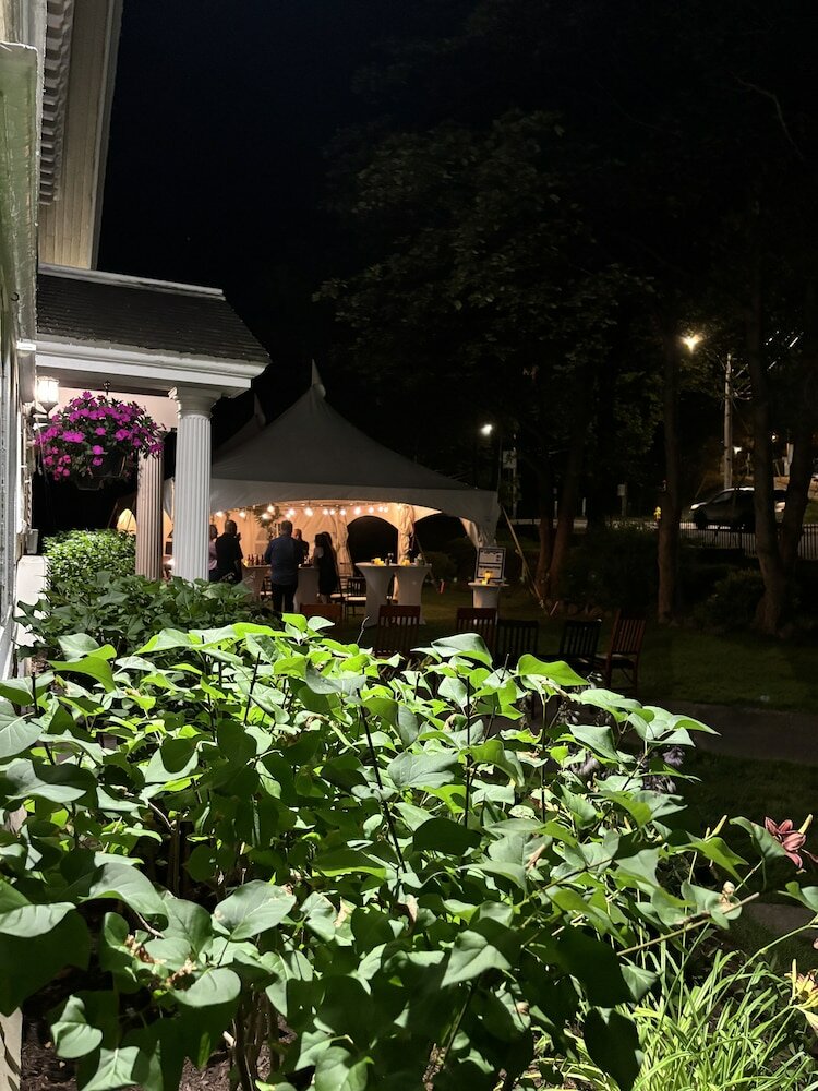 Фото Leaside Manor by The Leaside Group