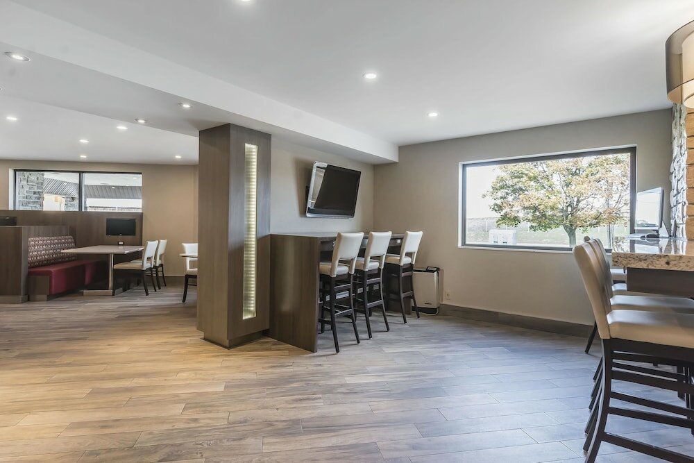 Фото Comfort Inn Oshawa