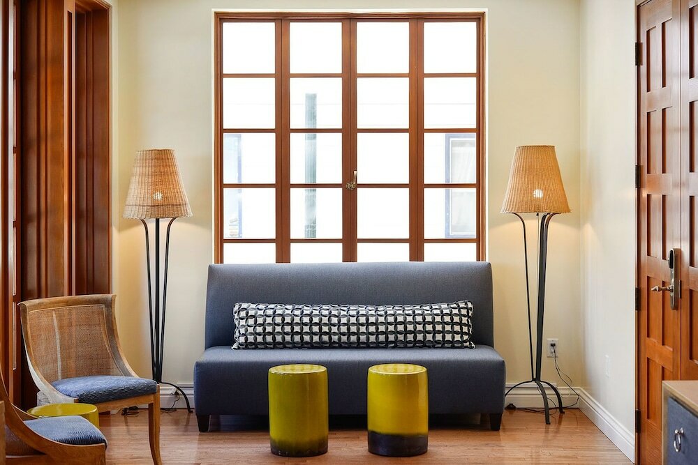 Фото Waters Edge Hotel