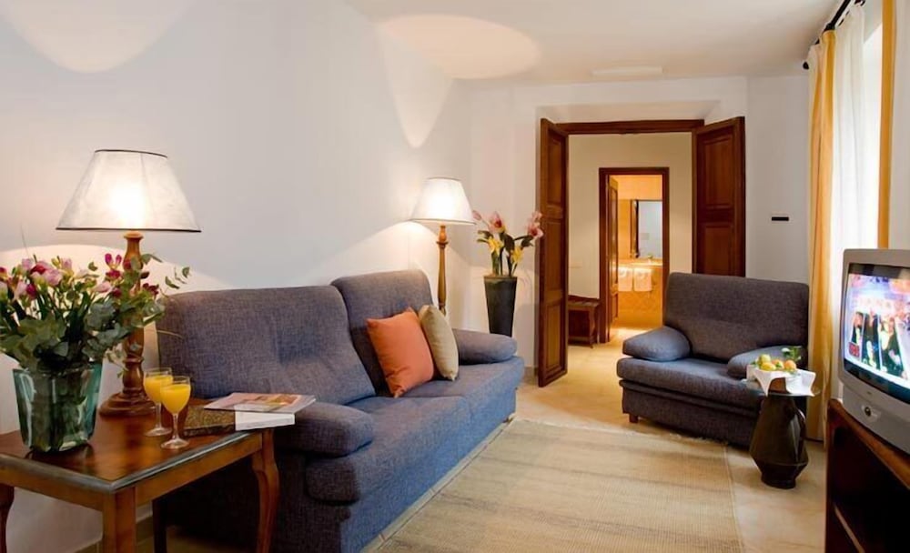 Фото Hotel Ca'l Bisbe