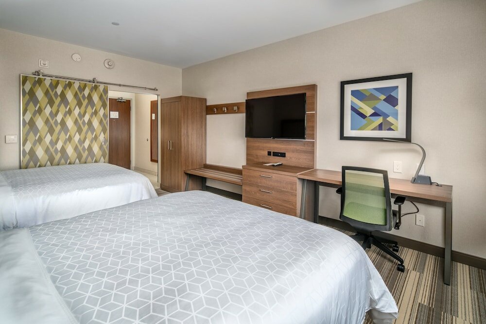 Фото Holiday Inn Express & Suites Brandon, an Ihg Hotel