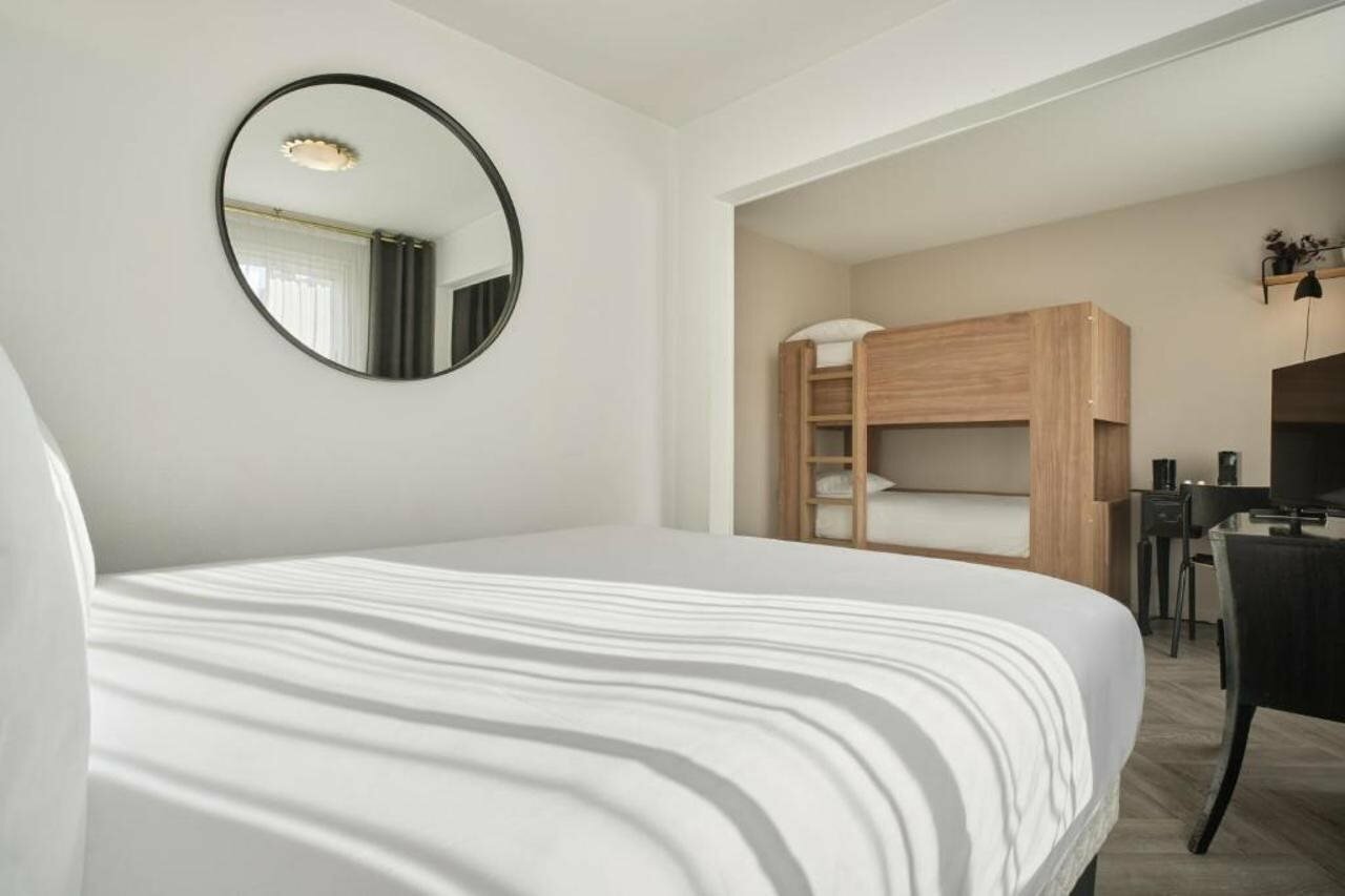 Фото Hotel Chromatics by HappyCulture