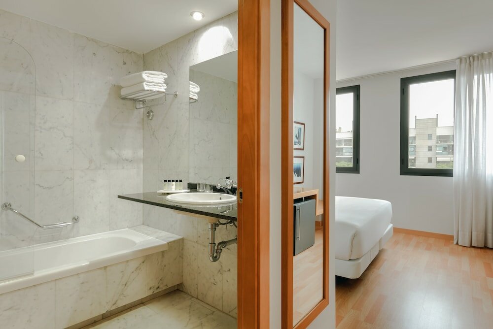 Фото Hotel Catalonia Barcelona Beach