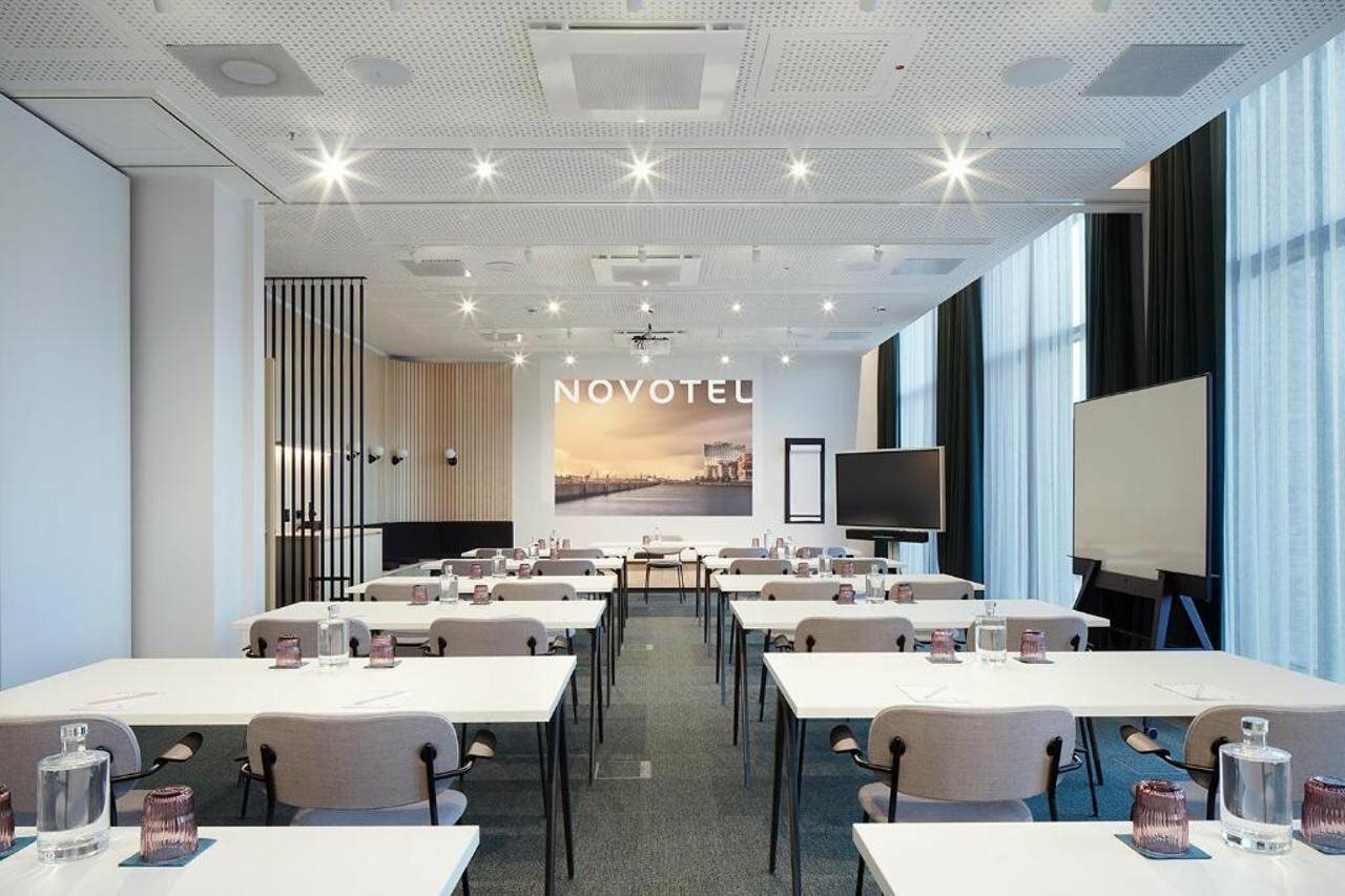 Фото Novotel Hamburg Central Station