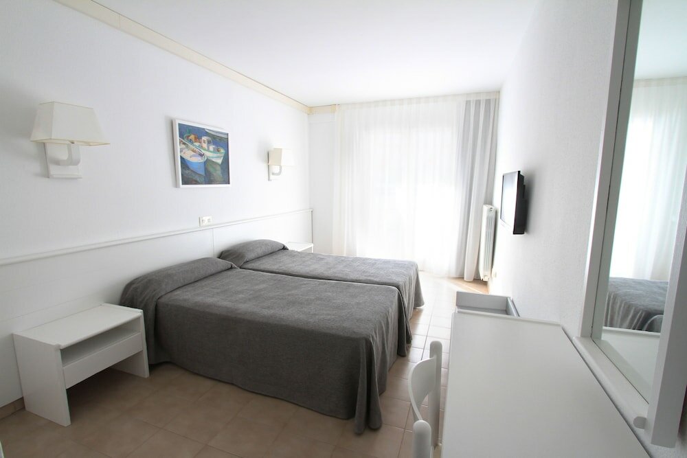 Фото Hotel Garbí Park 