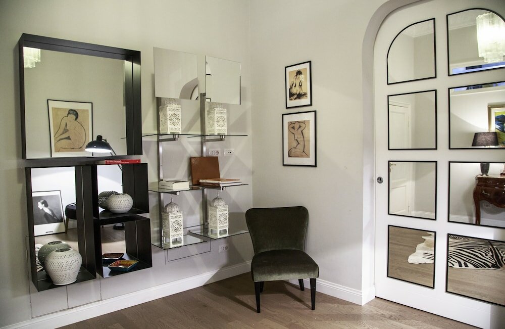 Фото The Independent Suites