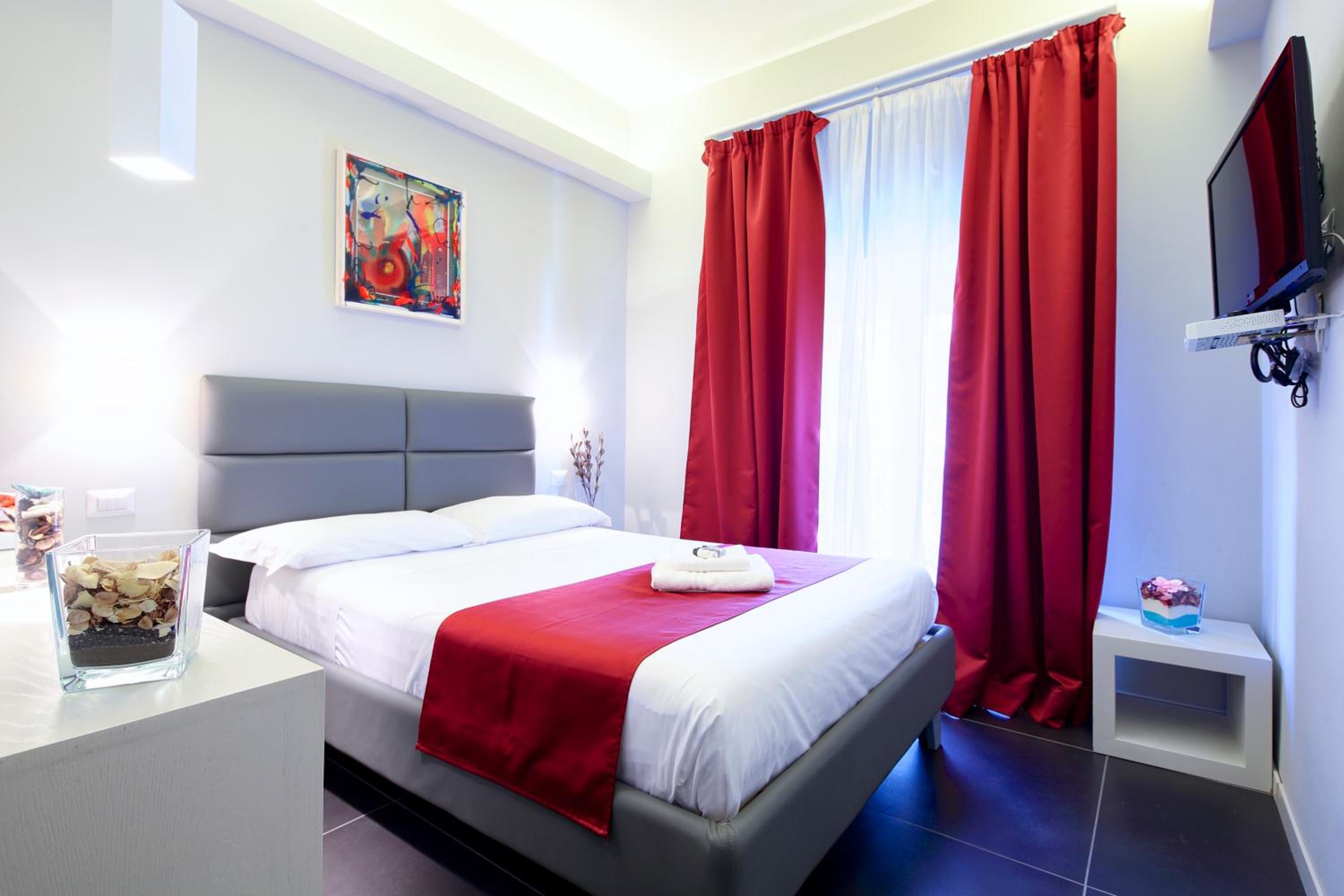 Фото NearHome Smart Suites Guest House