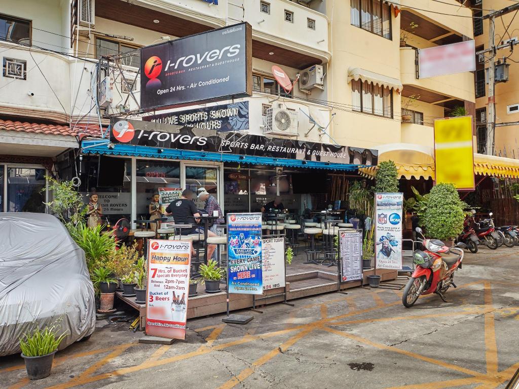 Фото I-Rovers Sports Bar & Guesthouse