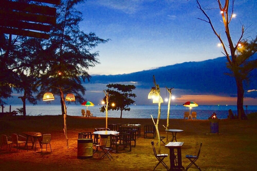 Фото Micky Monkey Beach Hotel Phuket Maikhao Thailand