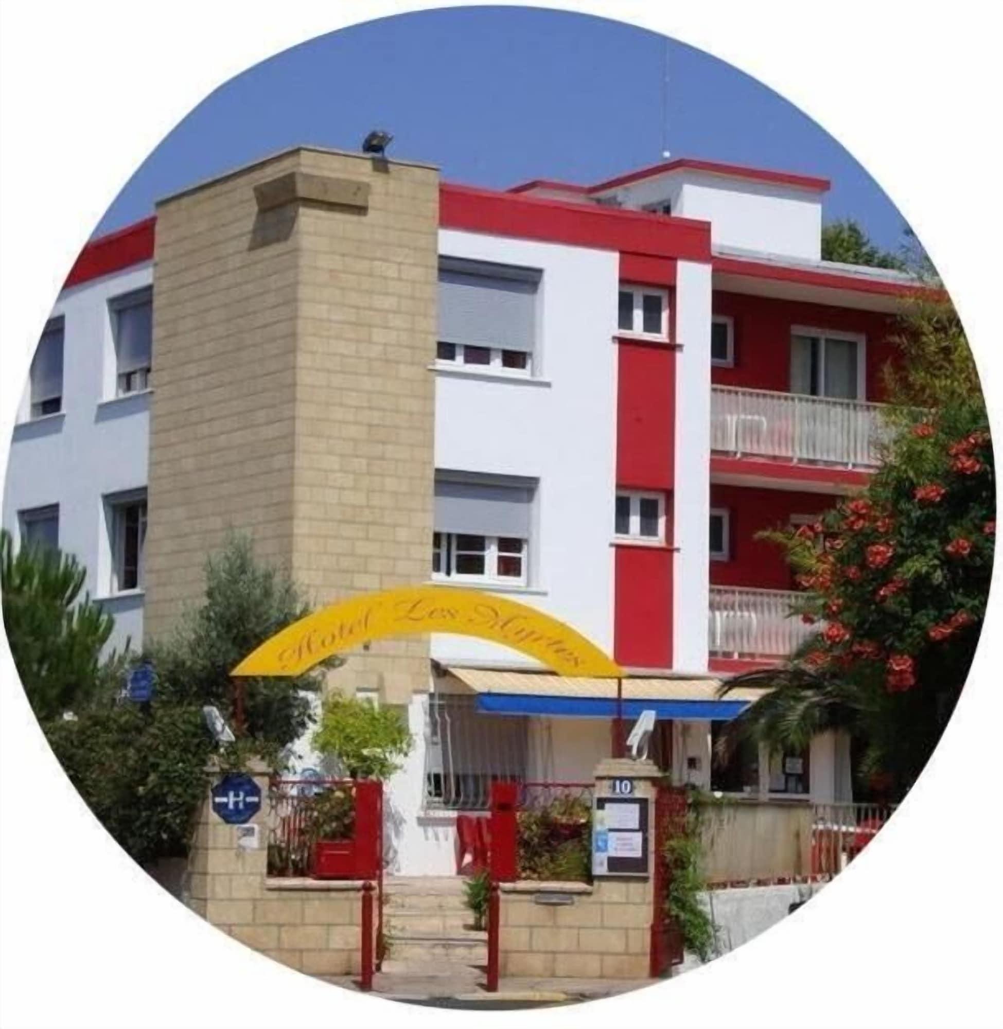 Фото Hôtel Les Myrtes