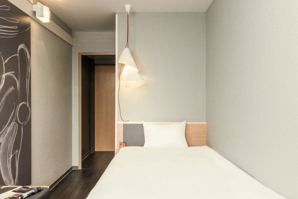 Фото B&b Hotel Versailles Le Chesnay